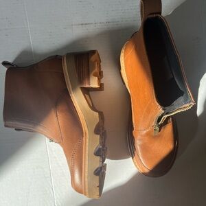 Sorel Women’s Leather Boots never worn